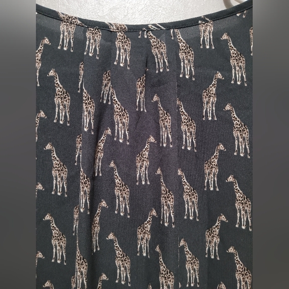 H&M Giraffe short sleeve gray blouse size M - Picture 4 of 10